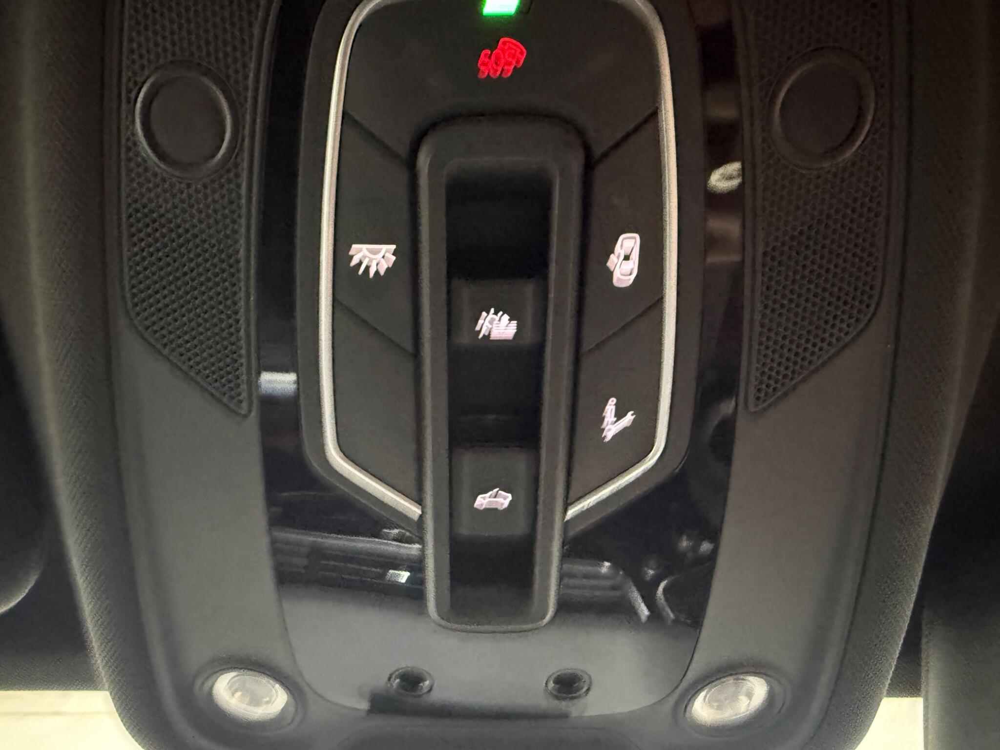 Audi Q7 view 12