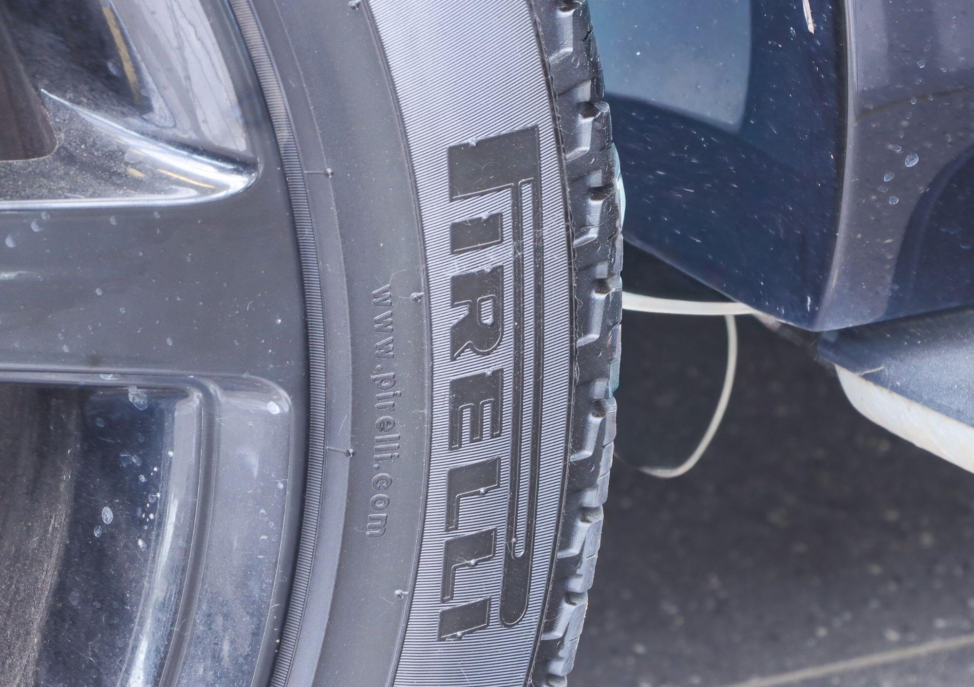 Land Rover Discovery view 13