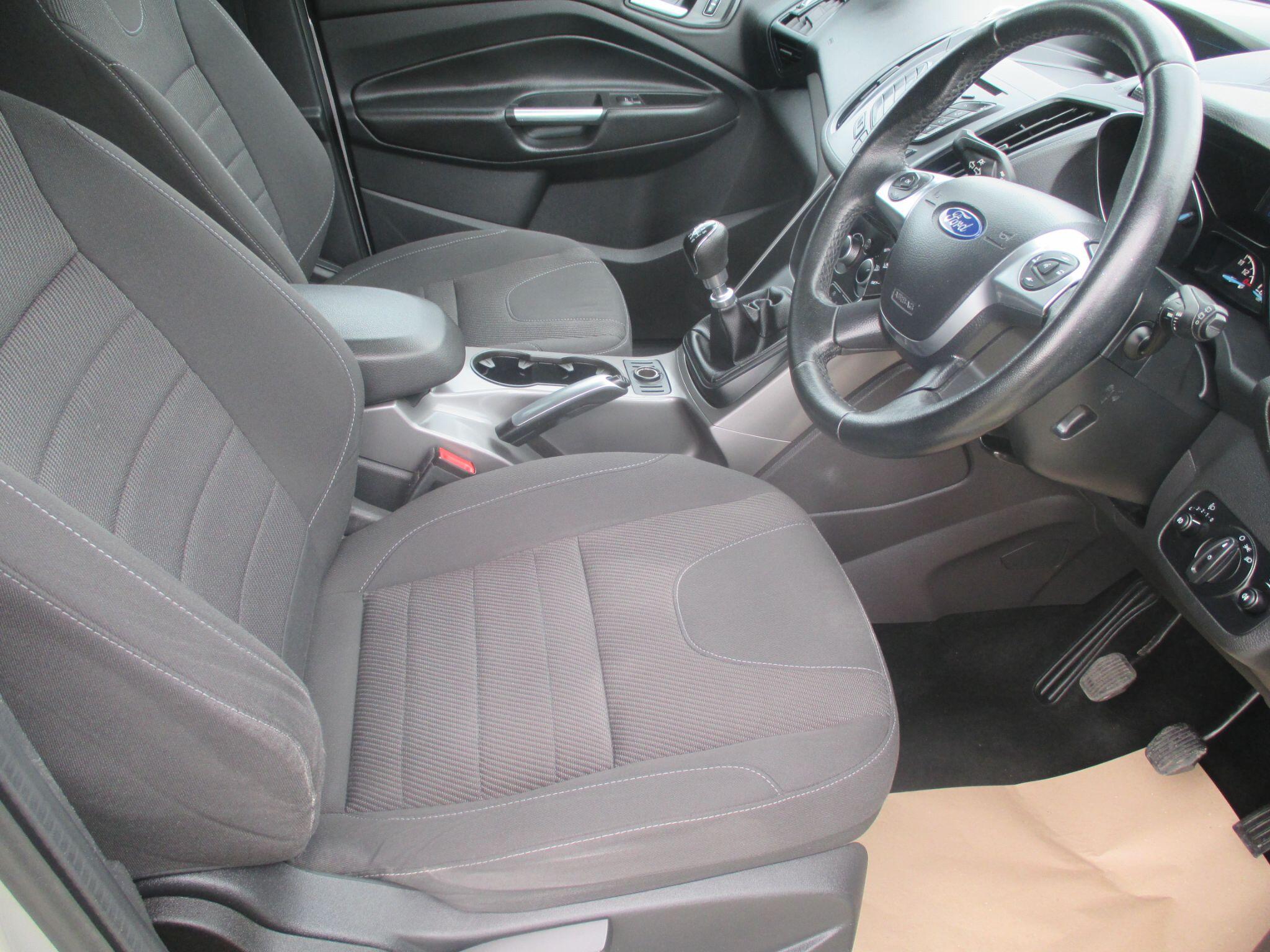 Ford Kuga view 31