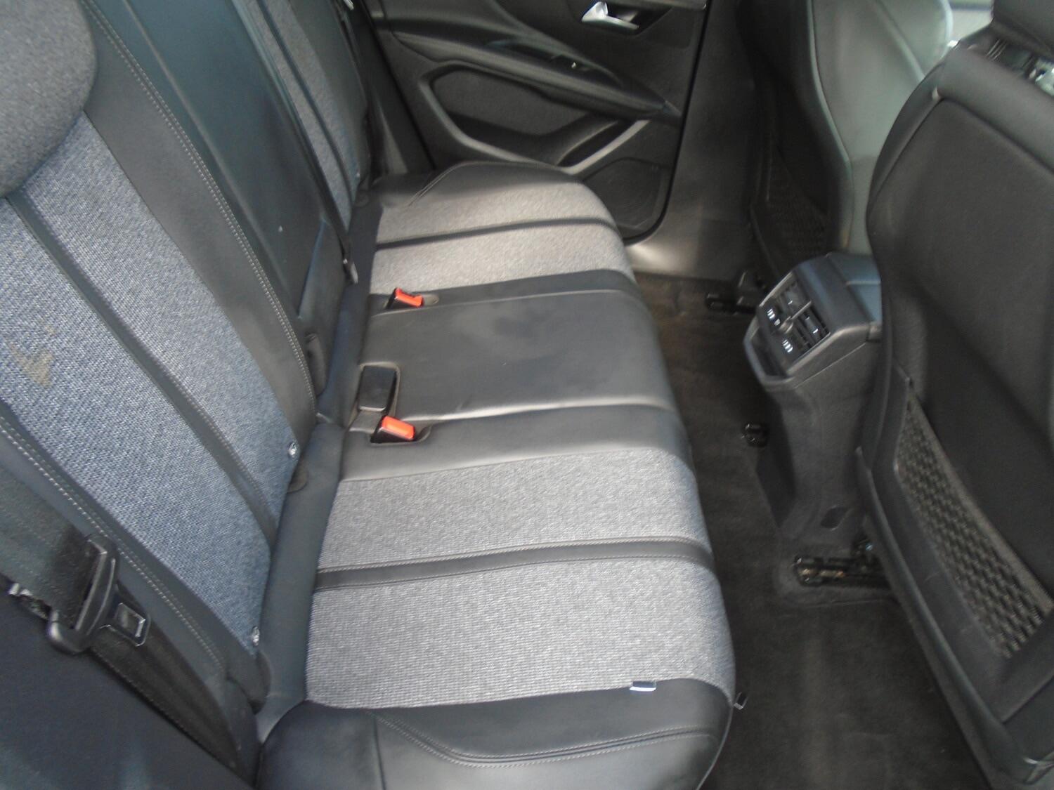 Peugeot 3008 view 9