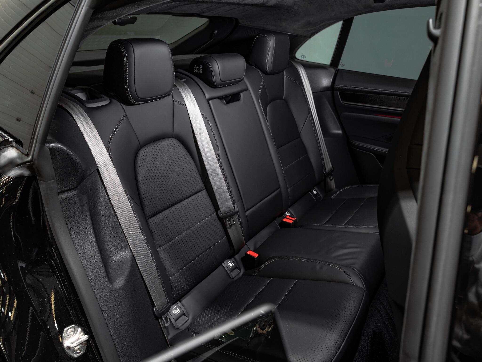 Porsche Macan view 28