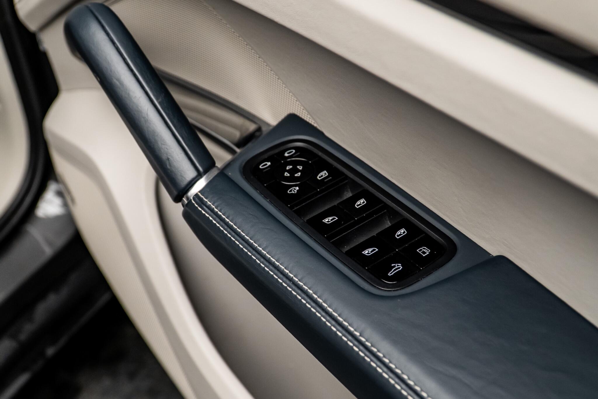 Porsche Cayenne view 32
