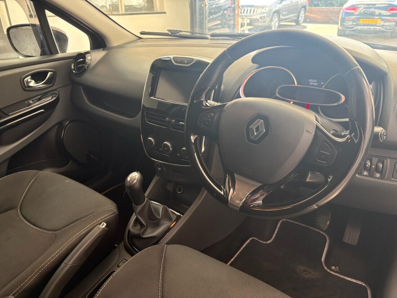 Renault Clio view 12