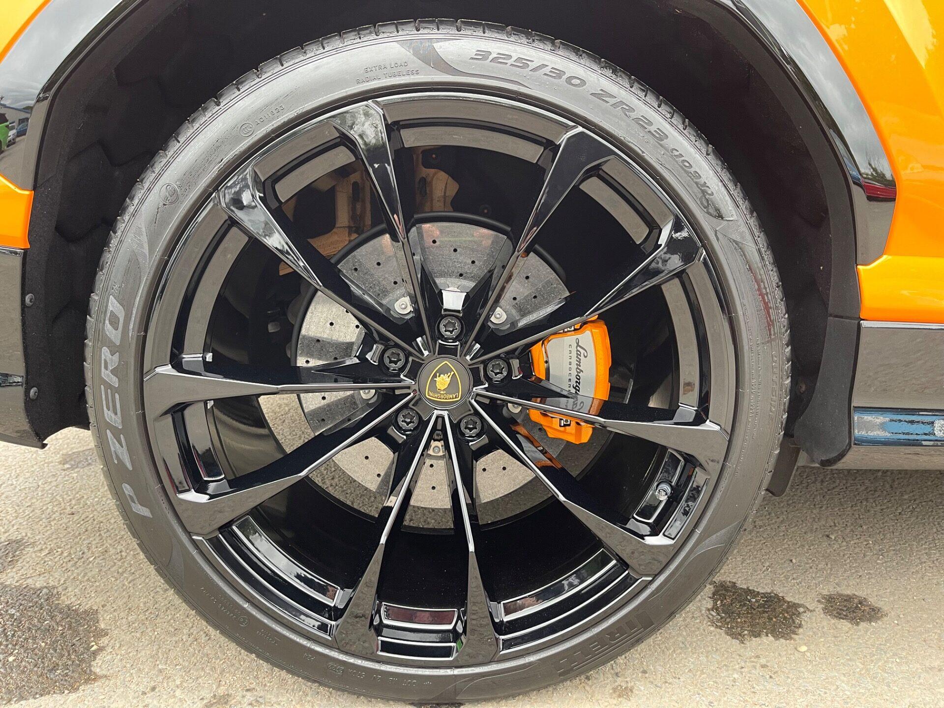 Lamborghini Urus view 80
