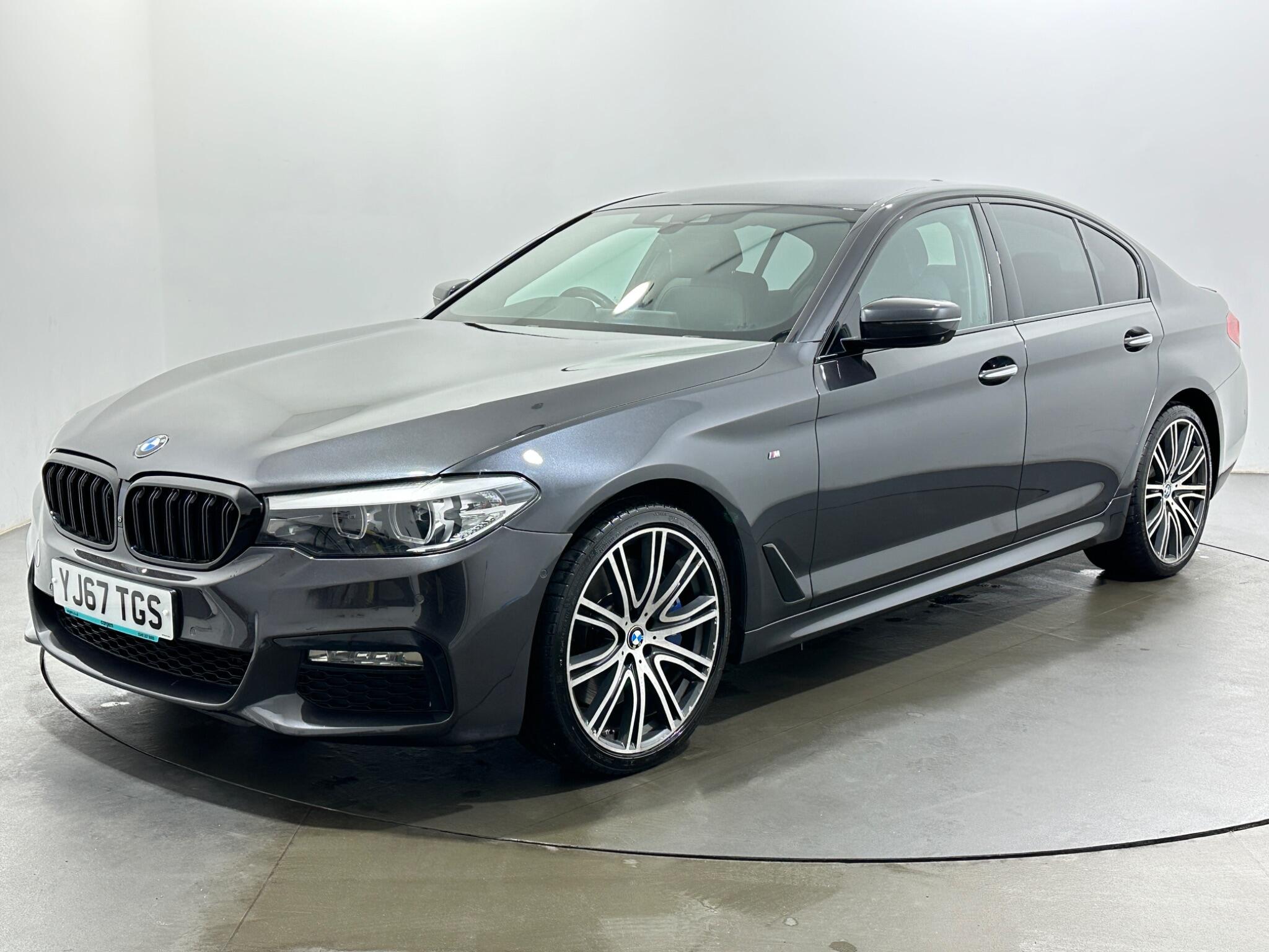 BMW 5 Series view 4
