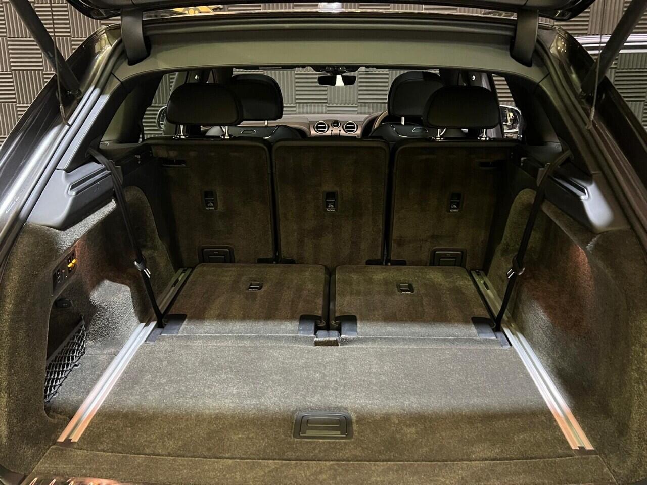 Bentley Bentayga view 31