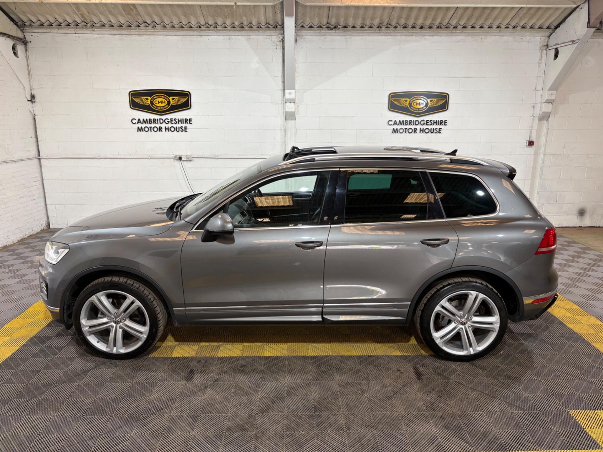 Volkswagen Touareg view 75