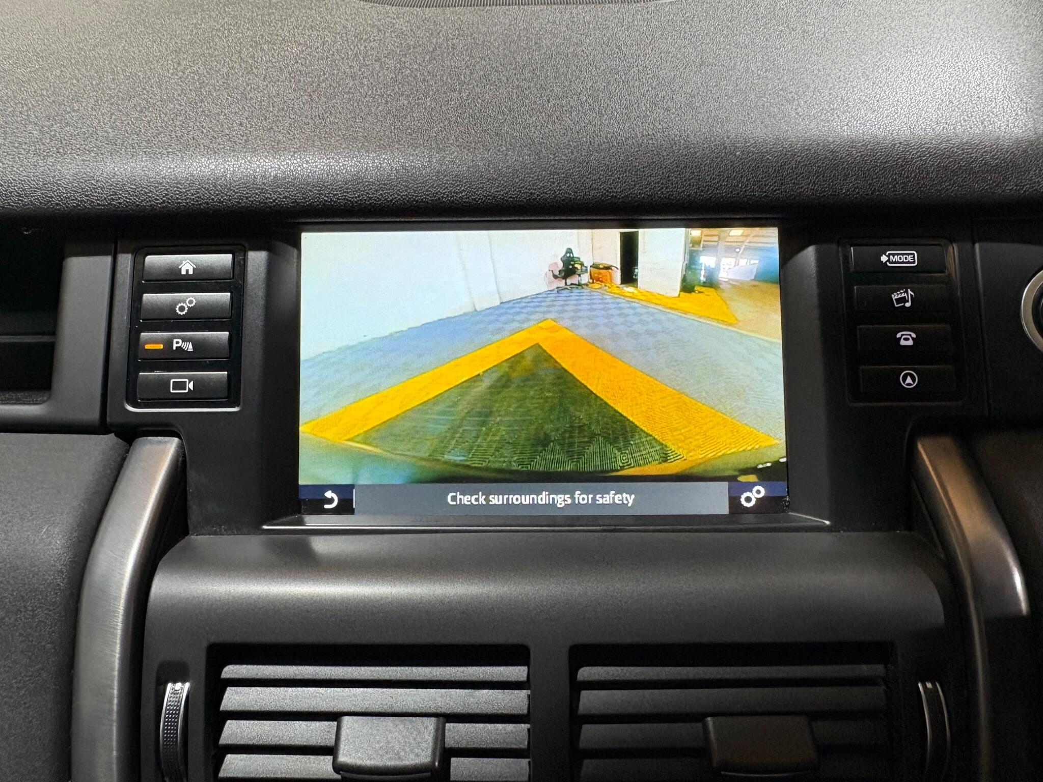 Land Rover Discovery Sport view 6