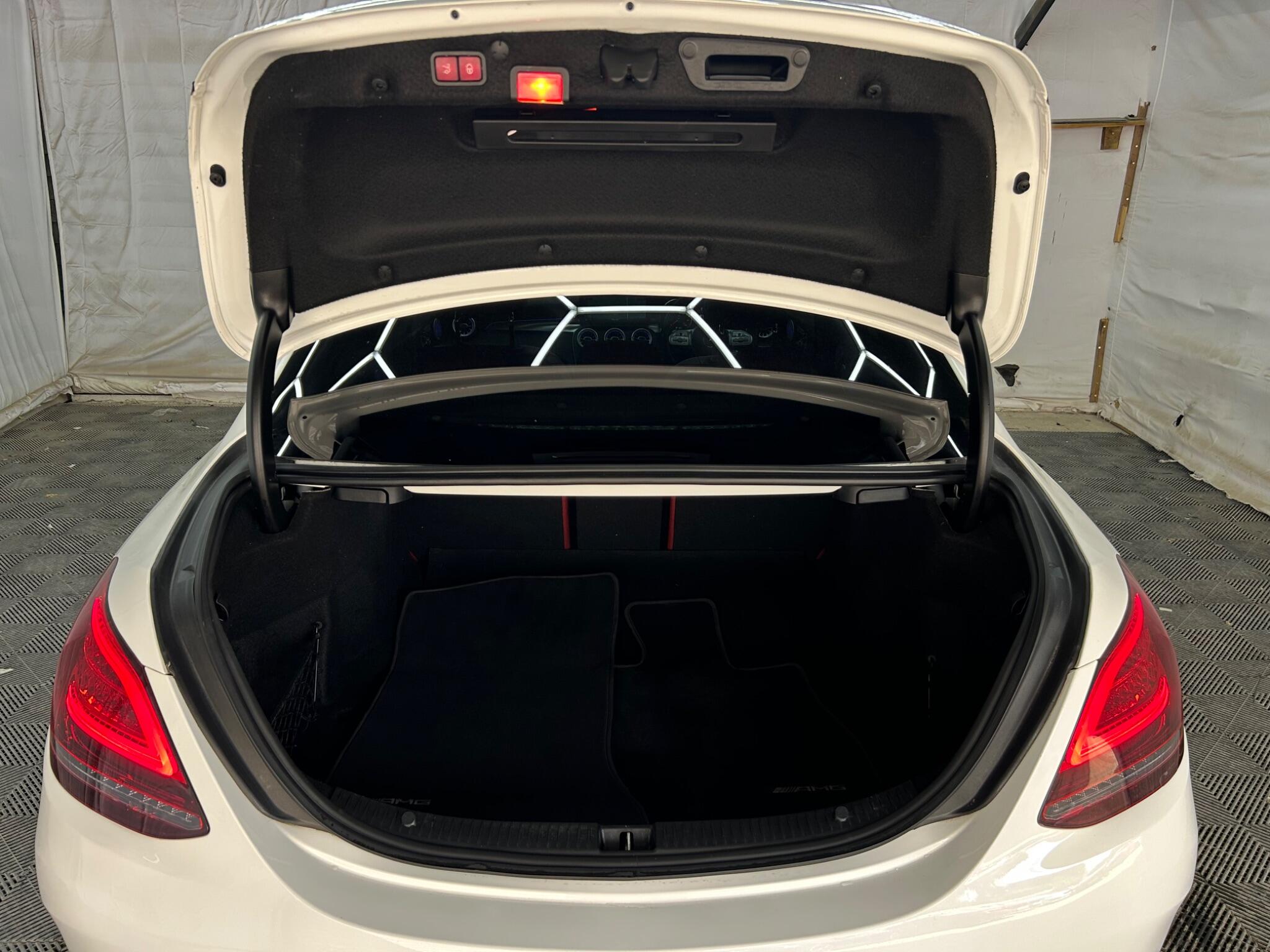 Mercedes-Benz C-Class view 44