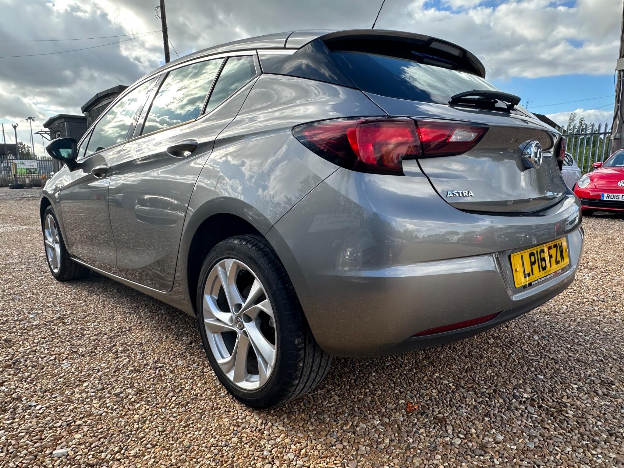 Vauxhall Astra view 4