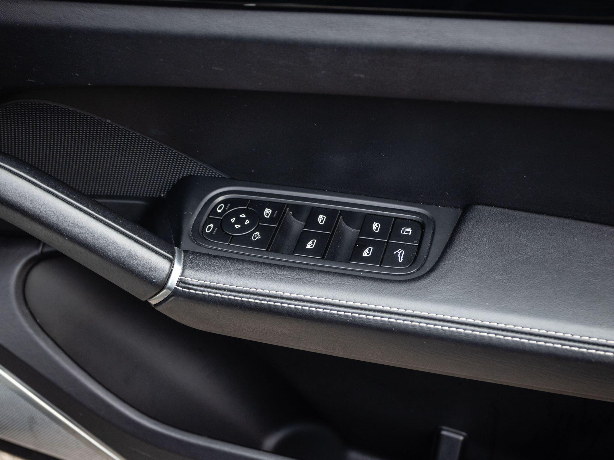 Porsche Cayenne view 19