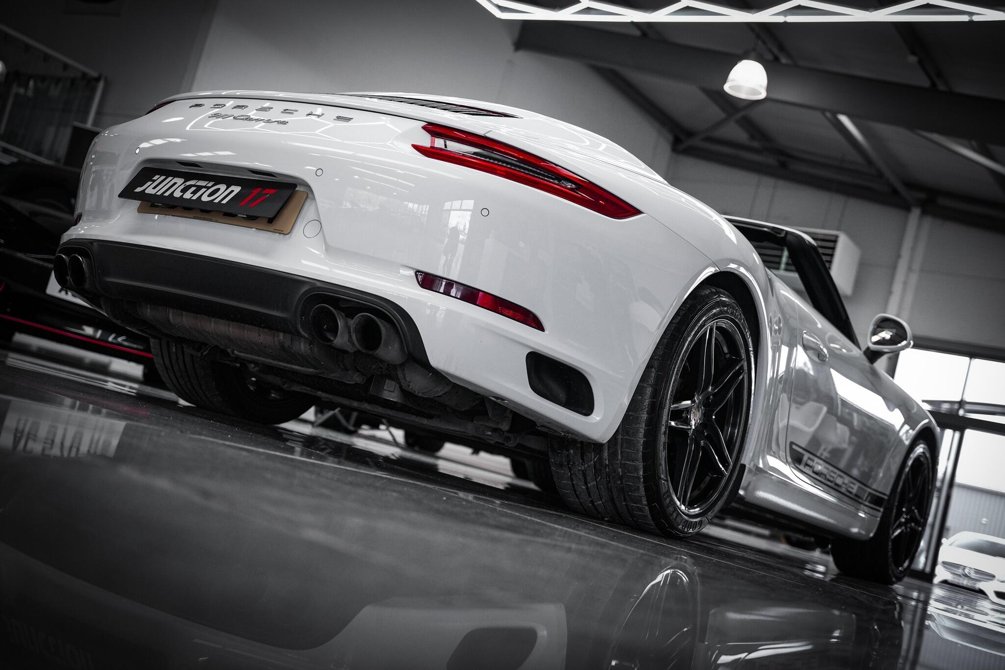Porsche 911 view 43