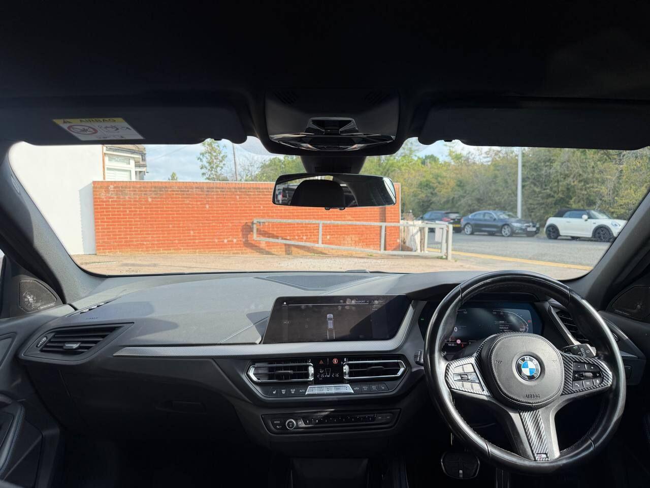 BMW 1 Series view 25