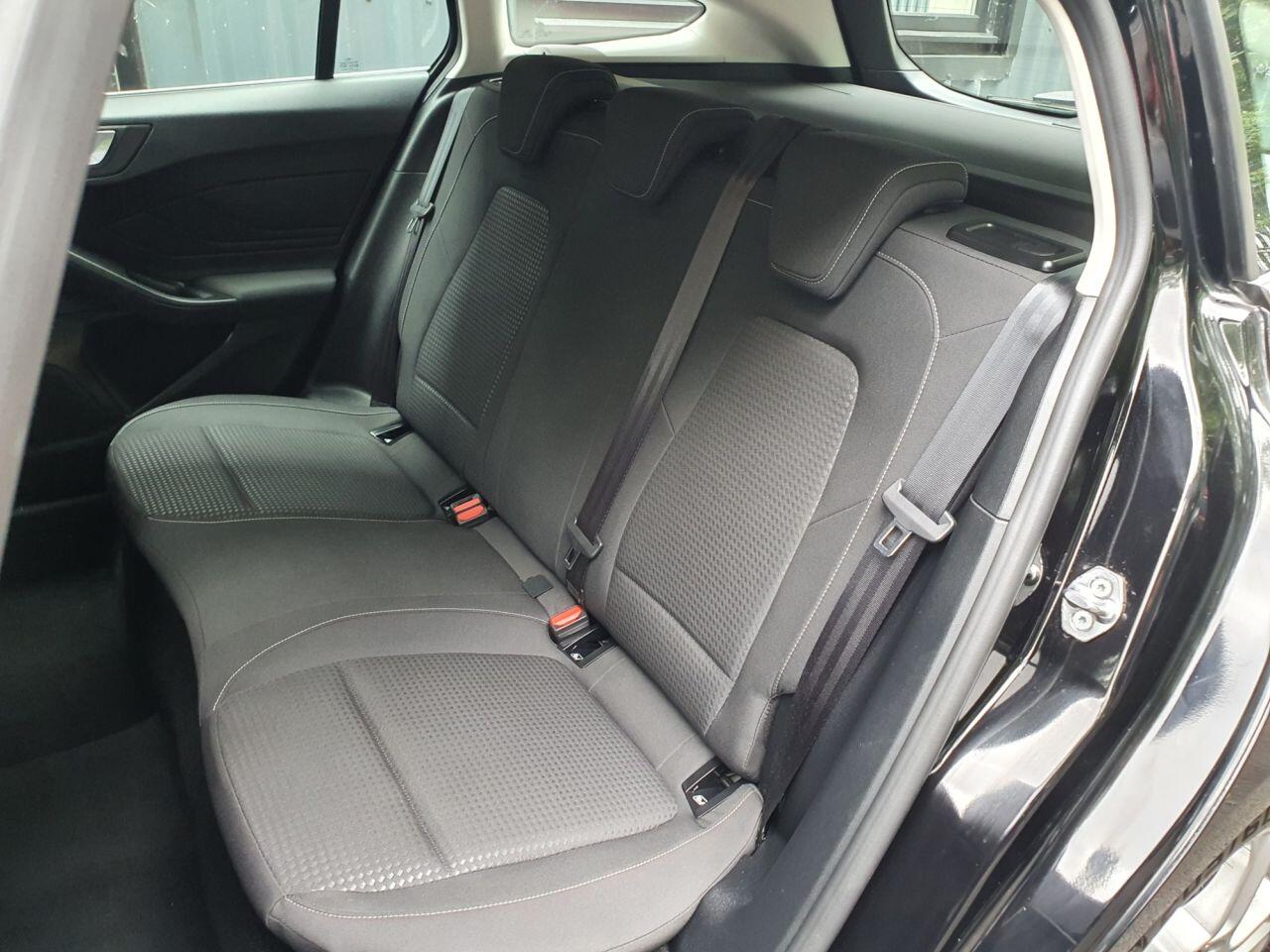 Ford Focus view 23