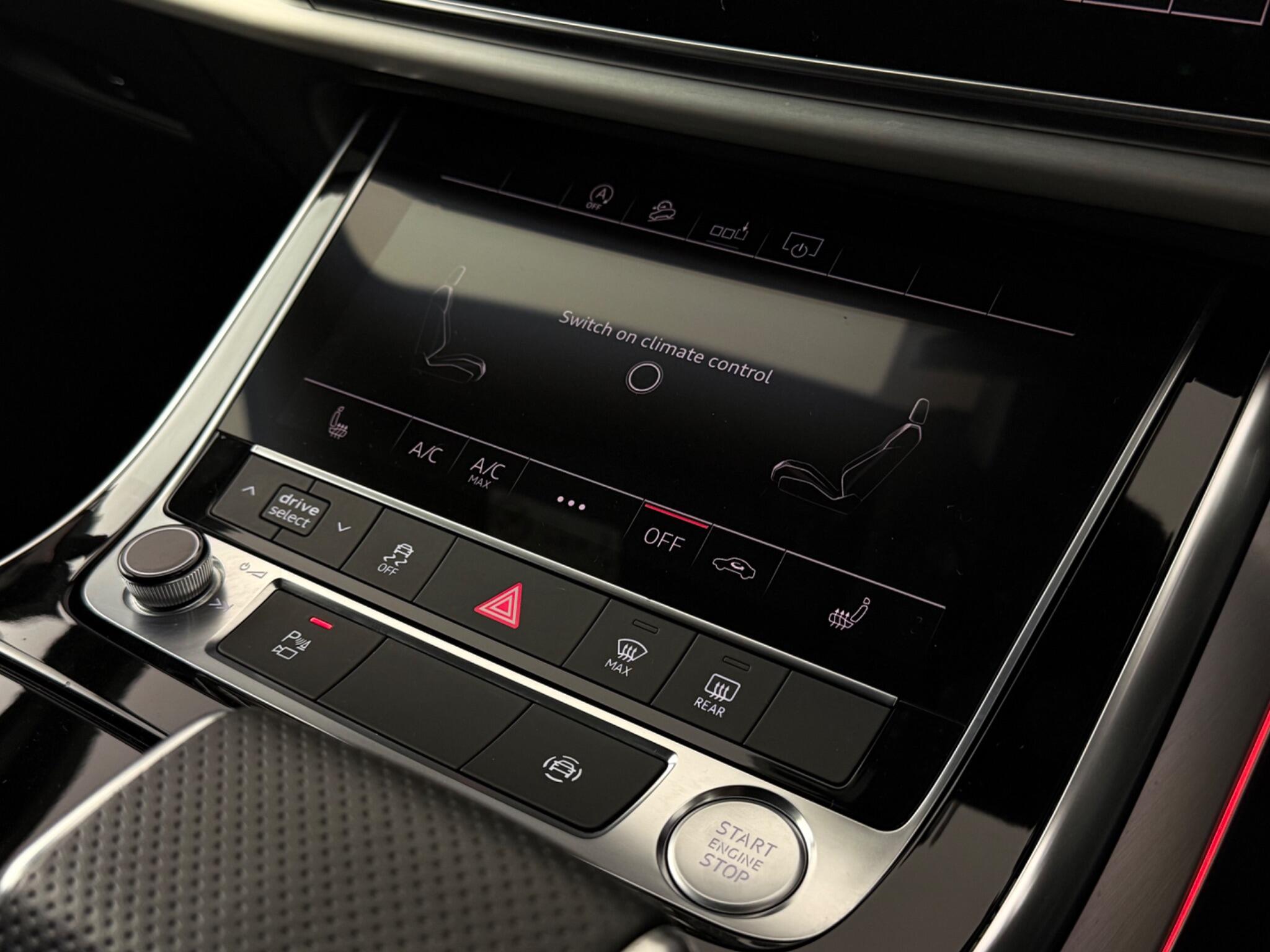 Audi Q7 view 25