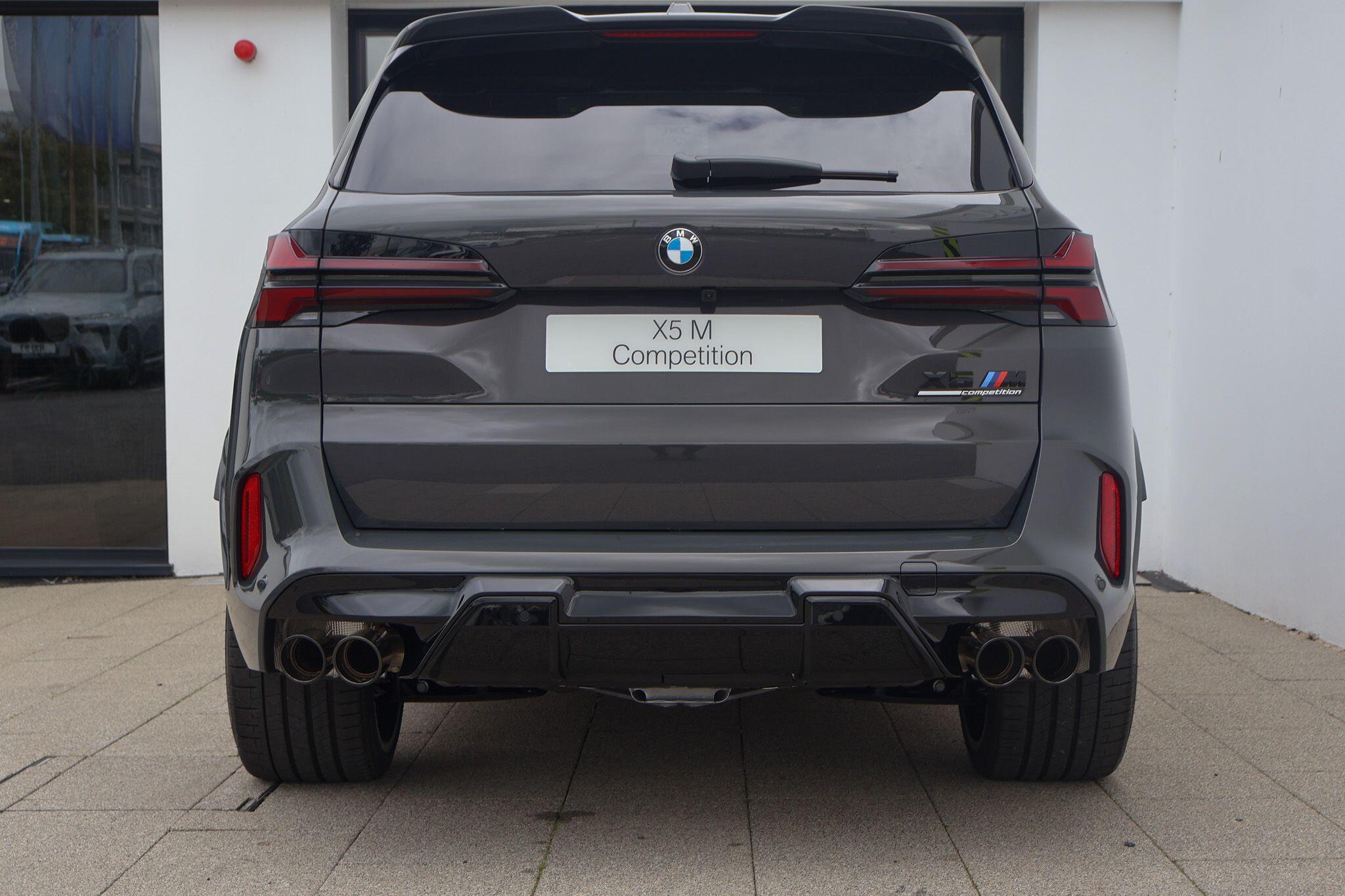 BMW X5 M view 8