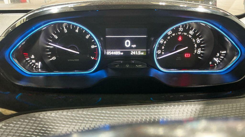 Peugeot 2008 view 11