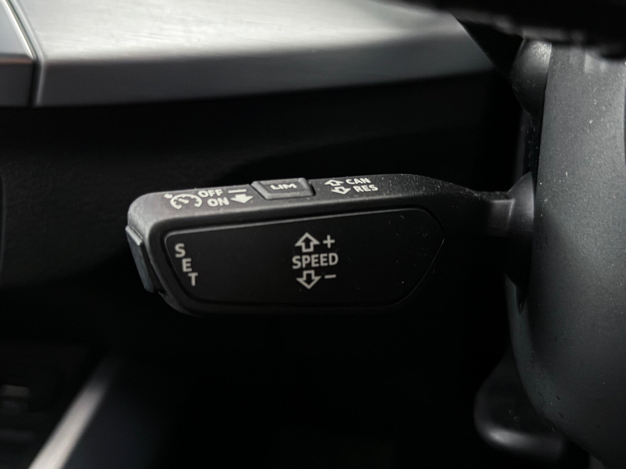 Audi Q2 view 20