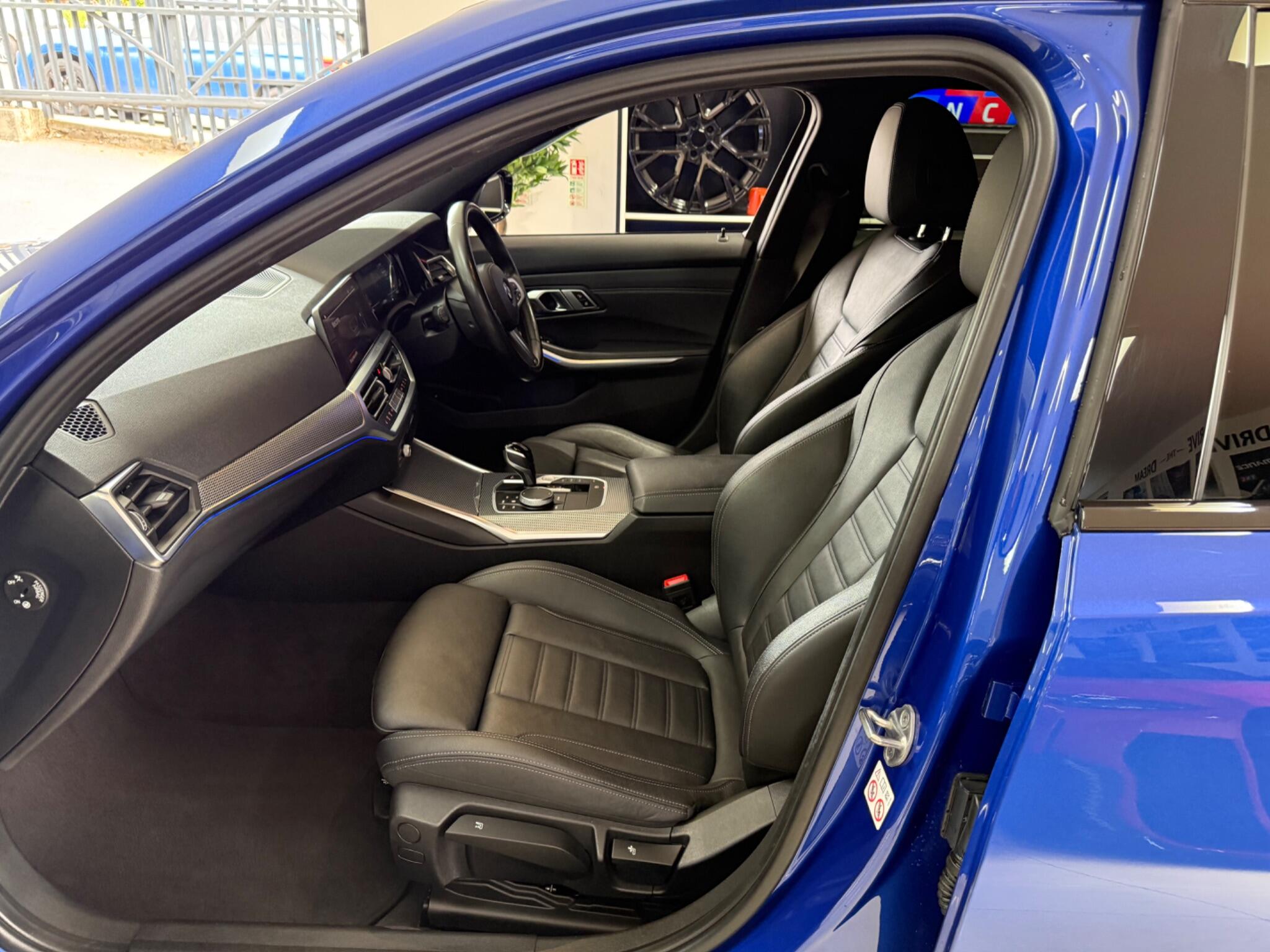 BMW 3 Series view 26