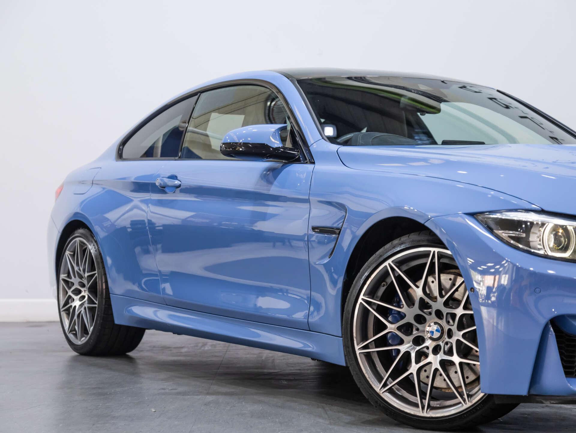 BMW M4 view 7