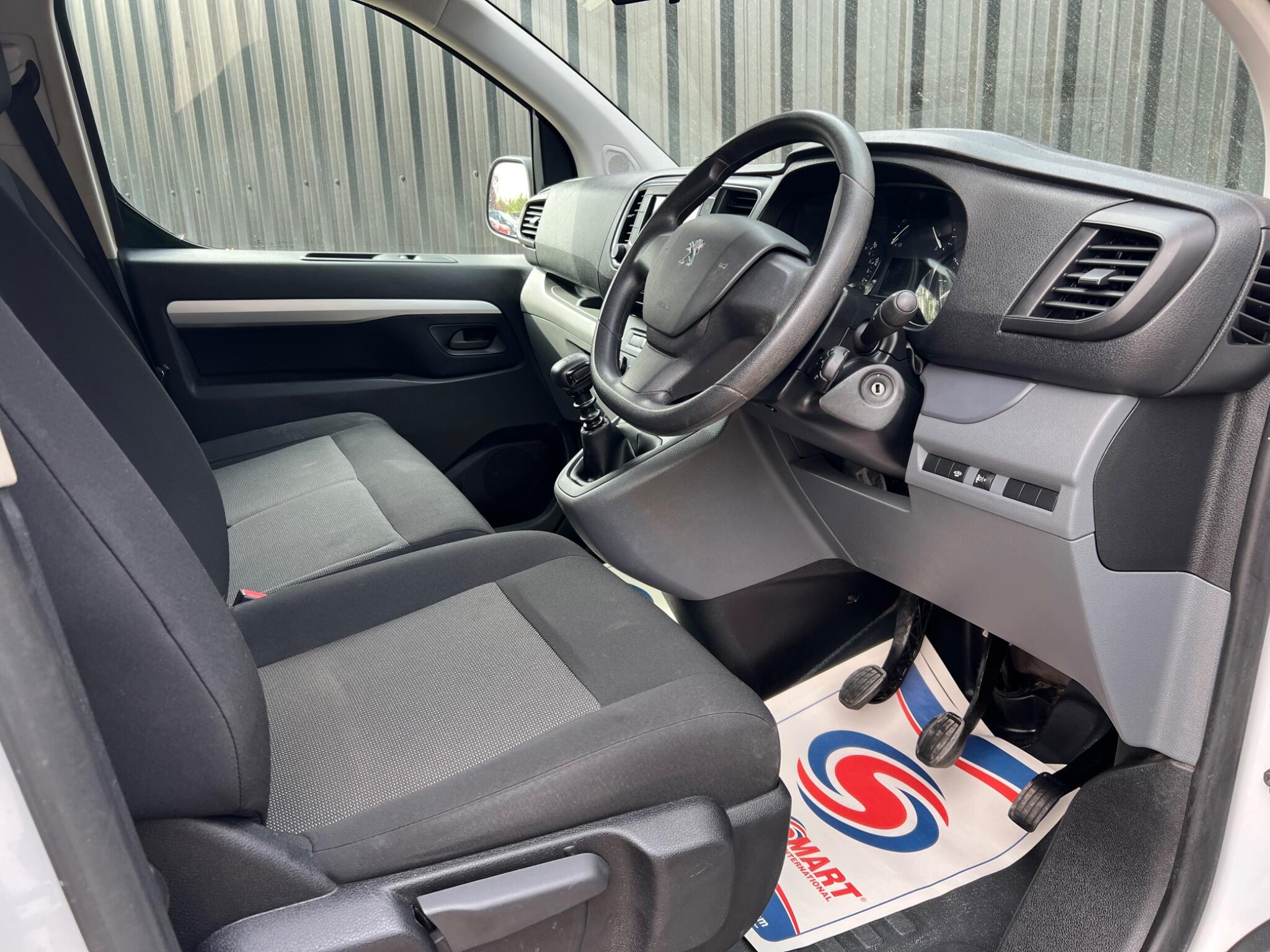 Peugeot Expert view 5