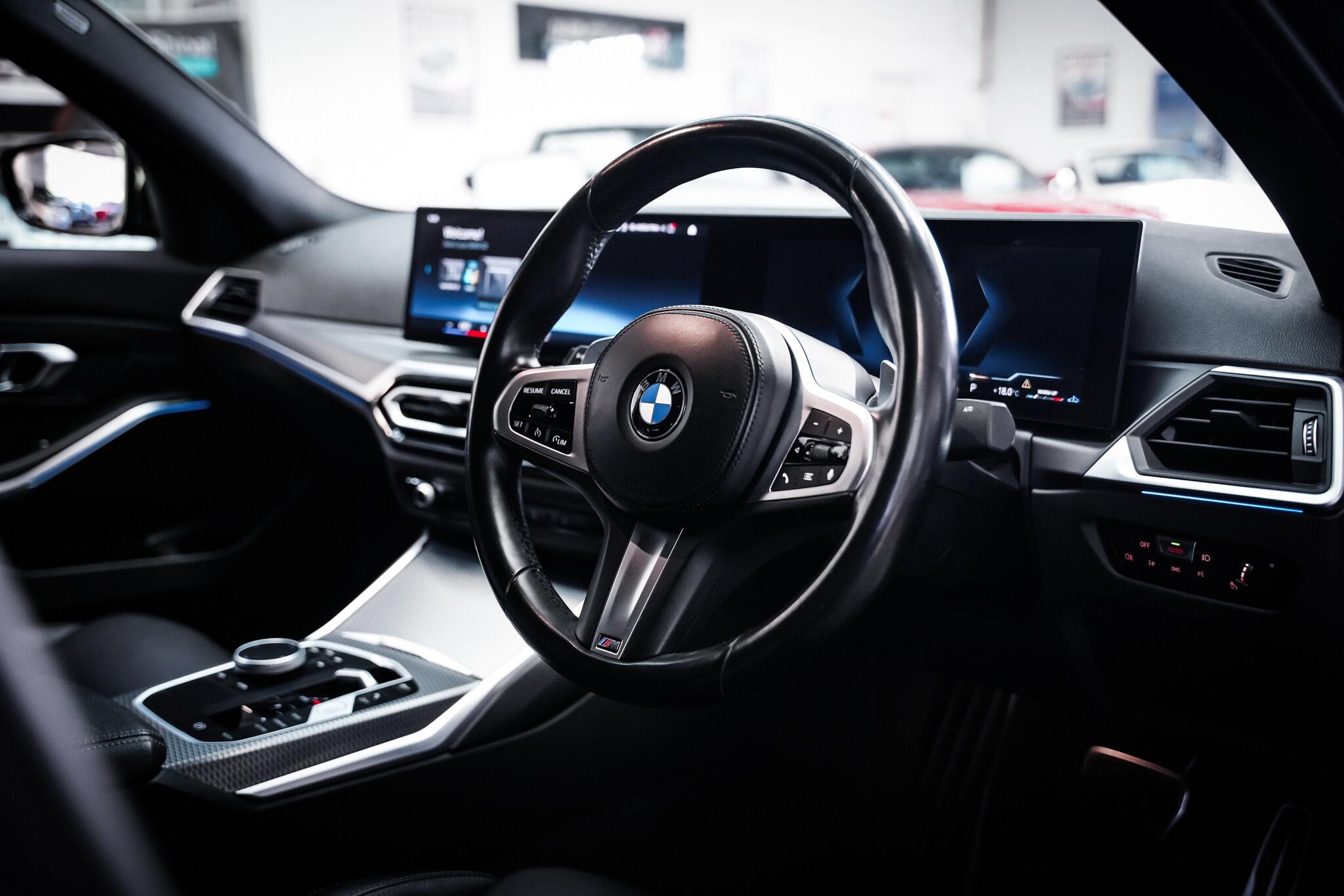 BMW 3 Series view 18