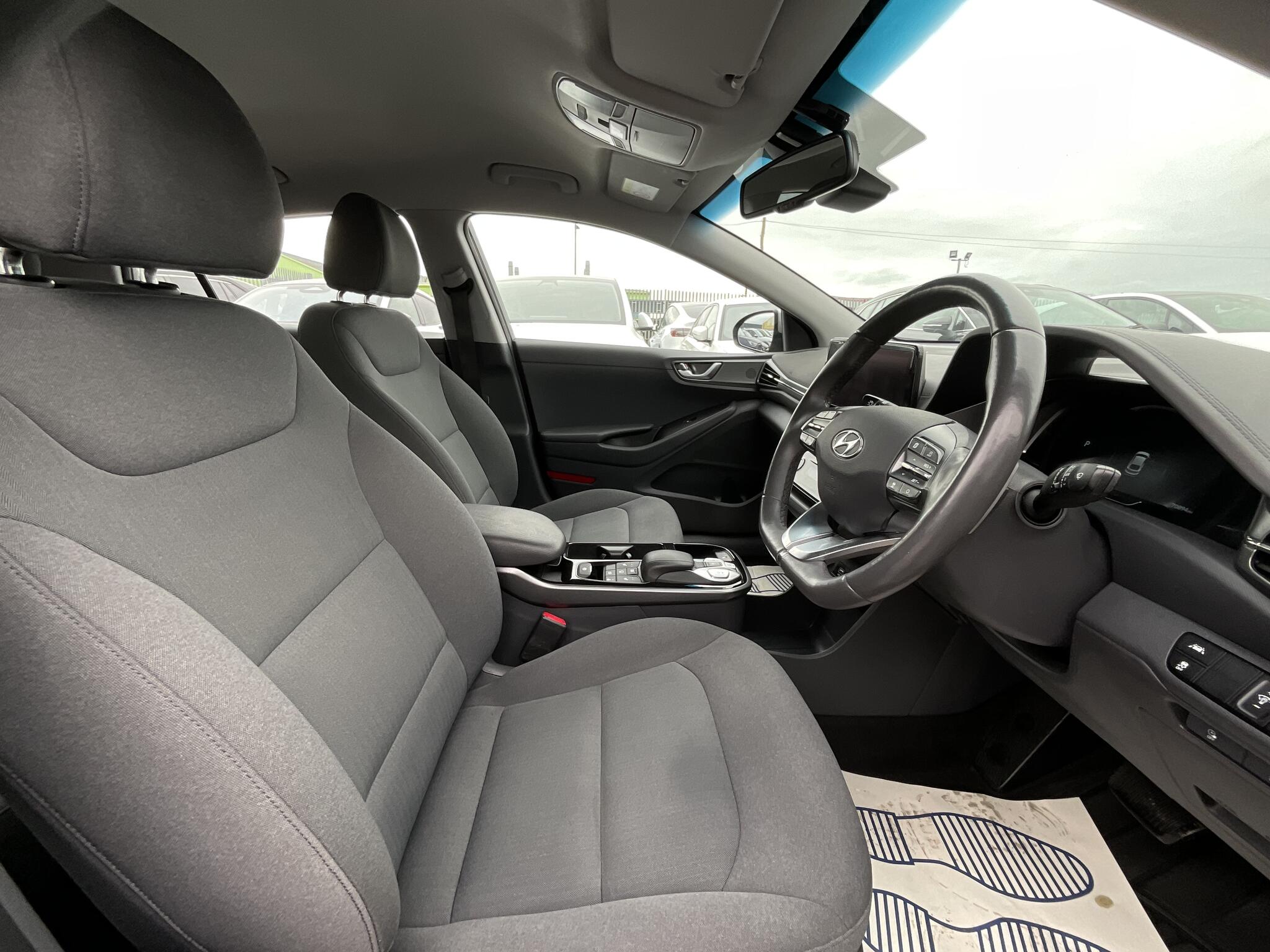 Hyundai Ioniq view 10