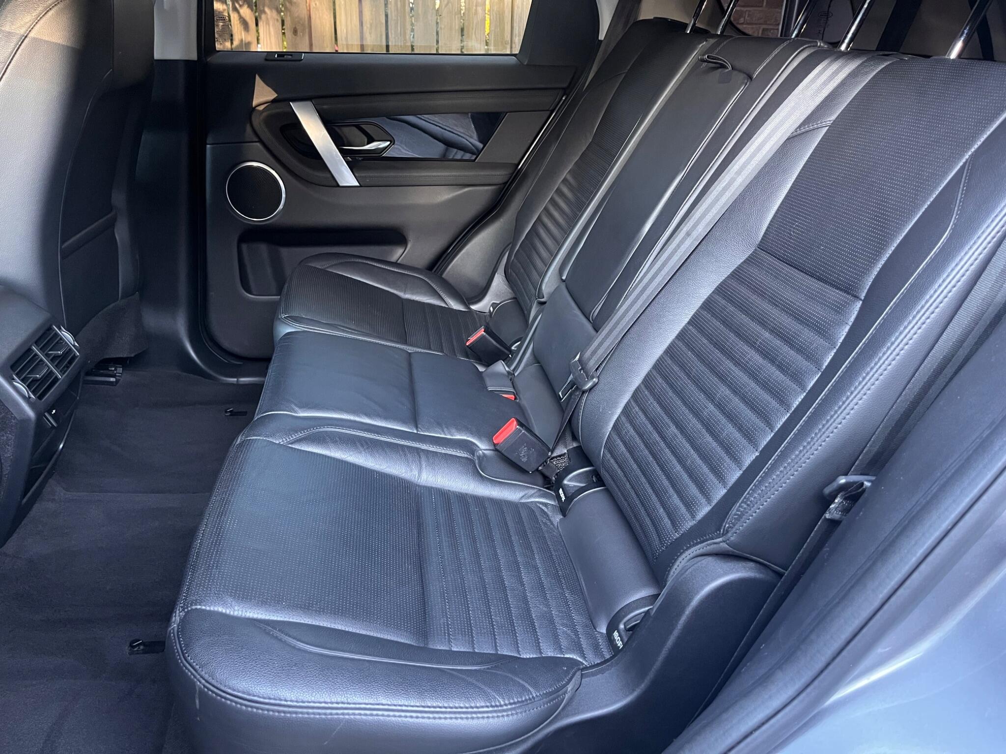 Land Rover Discovery Sport view 35