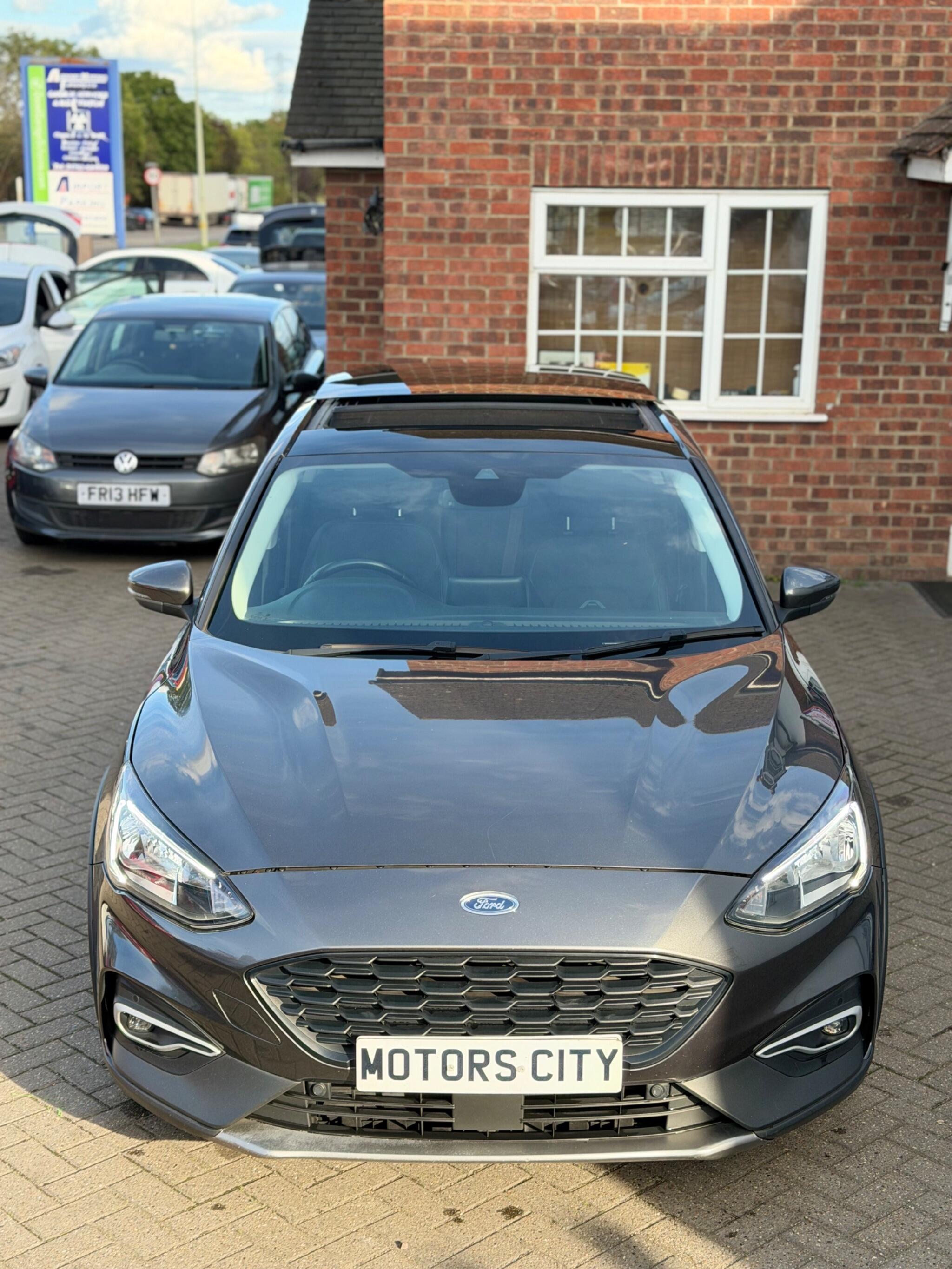 Ford Focus view 3