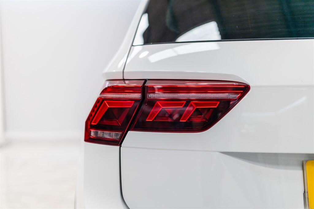 Volkswagen Tiguan view 23