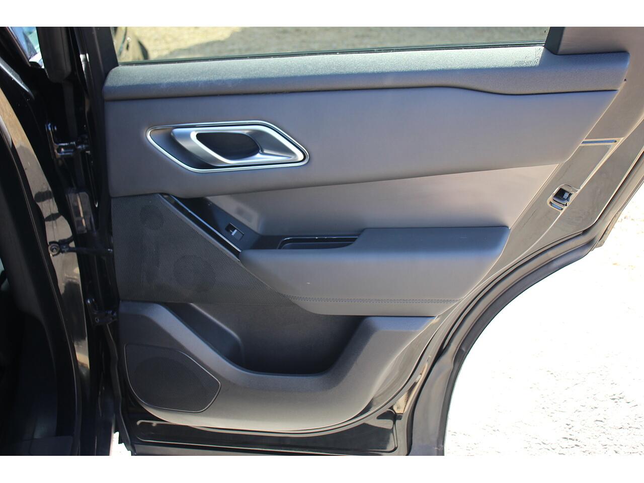 Land Rover Range Rover Velar view 34