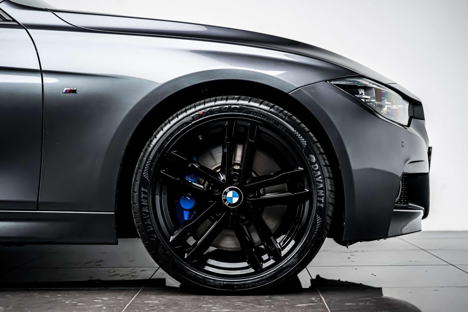 BMW 3 Series view 9