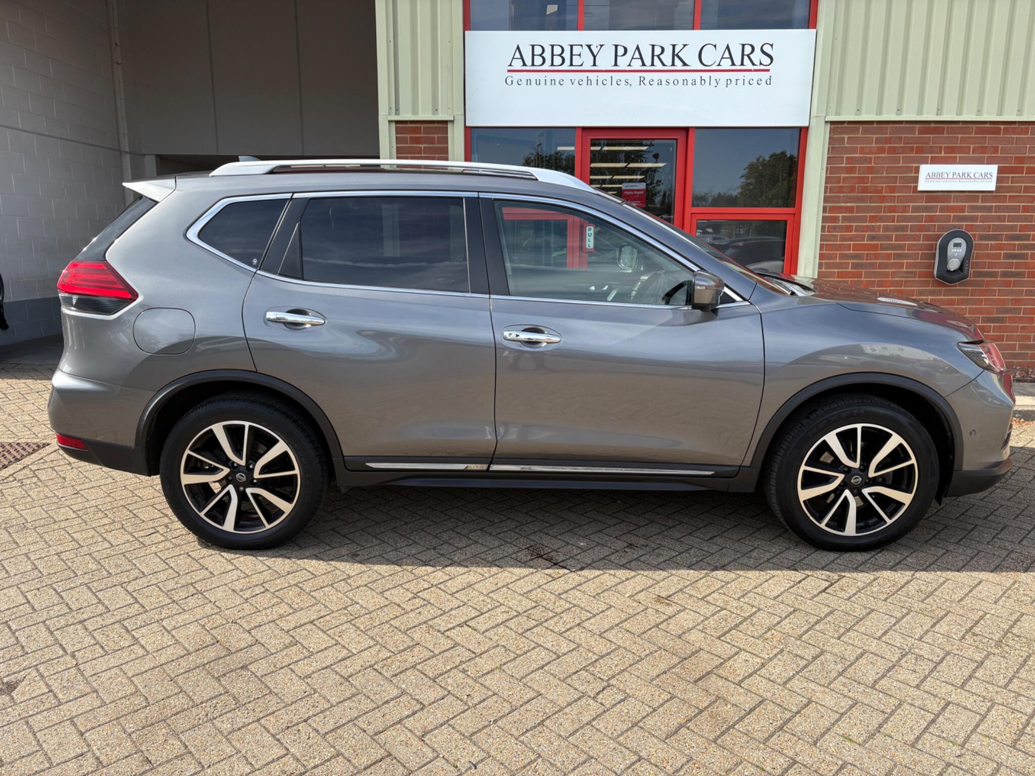 Nissan X-Trail view 2