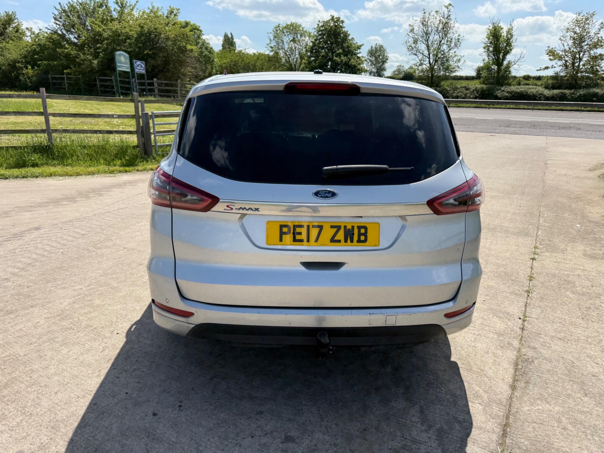 Ford S-Max 2.0 TDCi Titanium Euro 6 (s/s) 5dr — photo 22 of 102