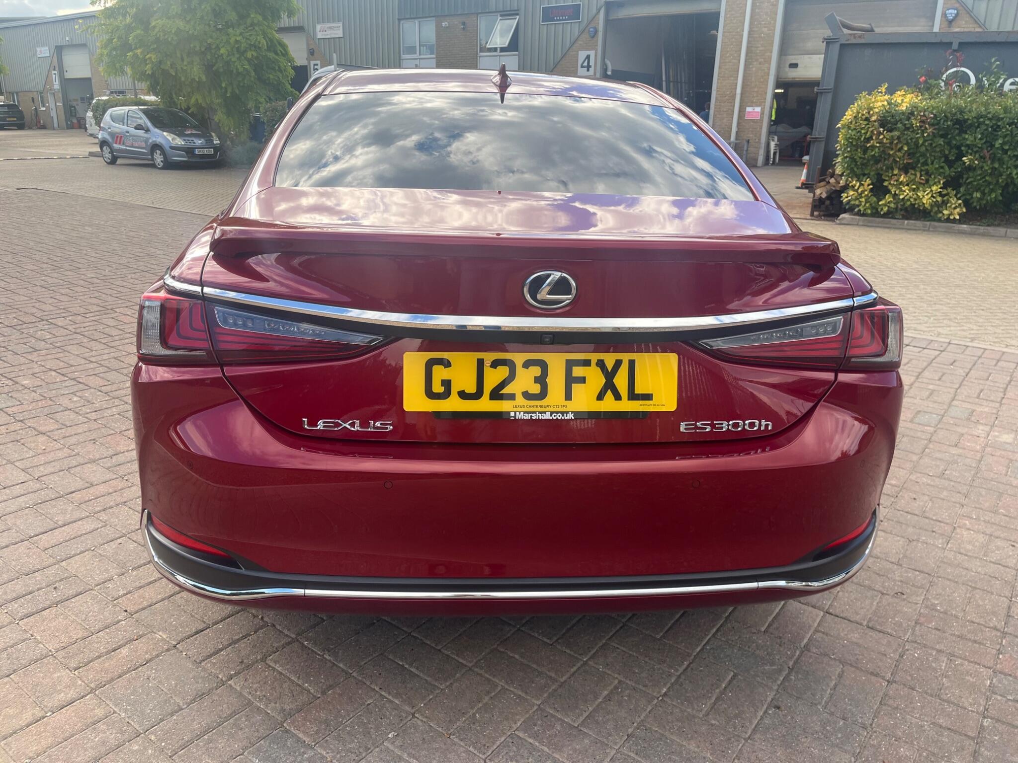 Lexus ES view 18