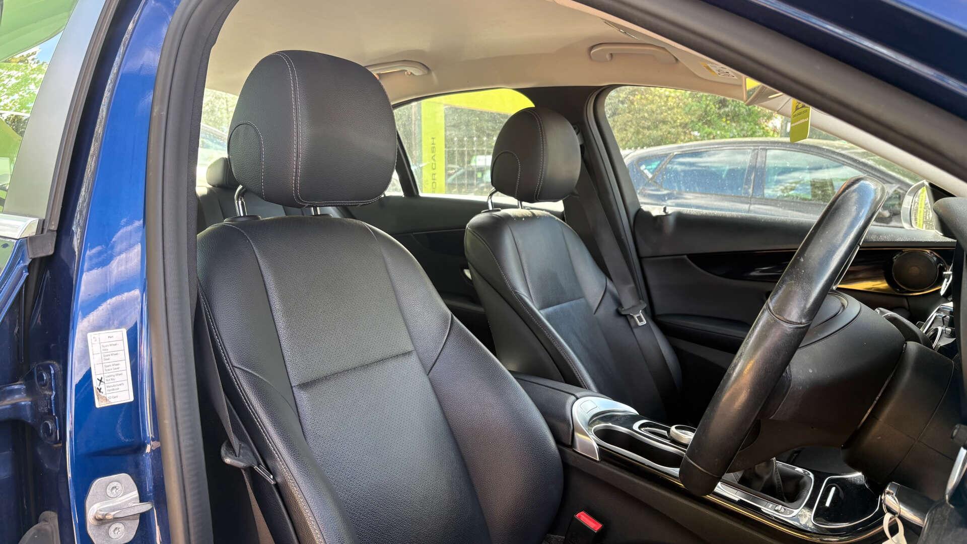 Mercedes-Benz C-Class view 7