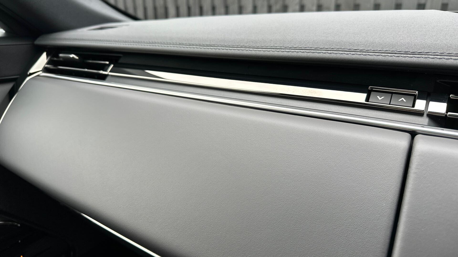 Land Rover Range Rover Sport view 32