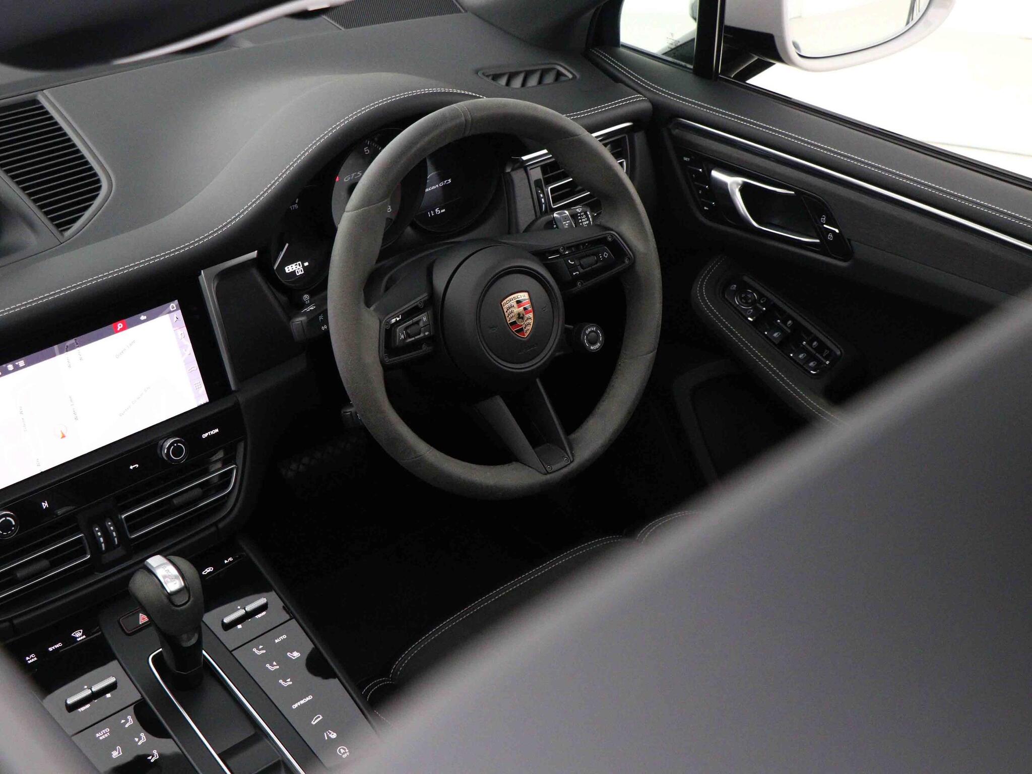 Porsche Macan view 39