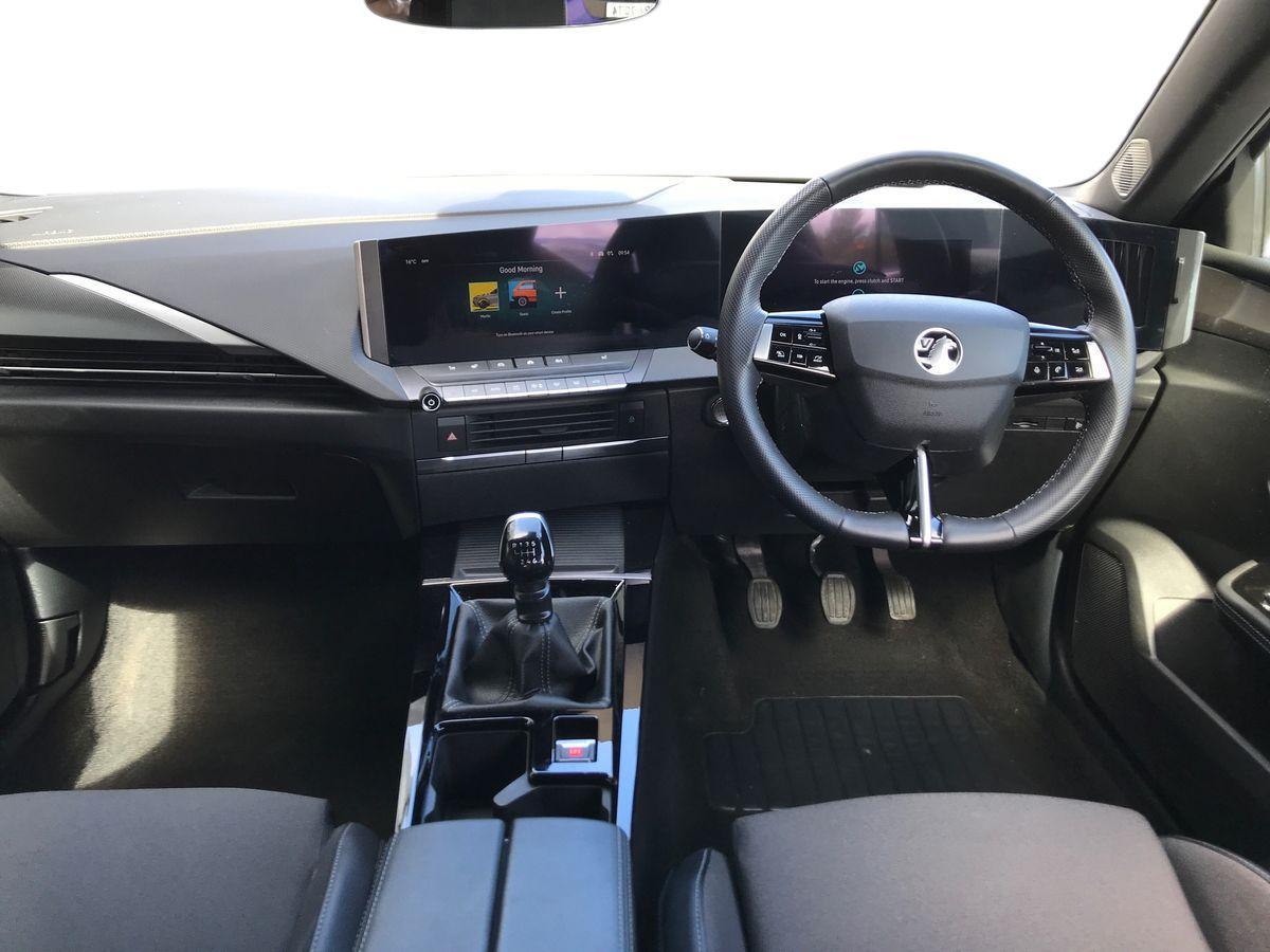Vauxhall Astra view 4