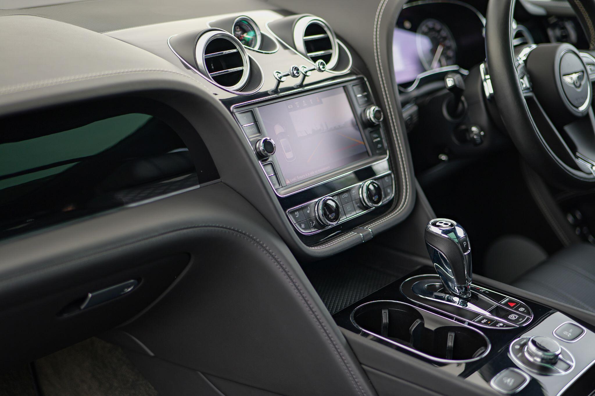 Bentley Bentayga view 21