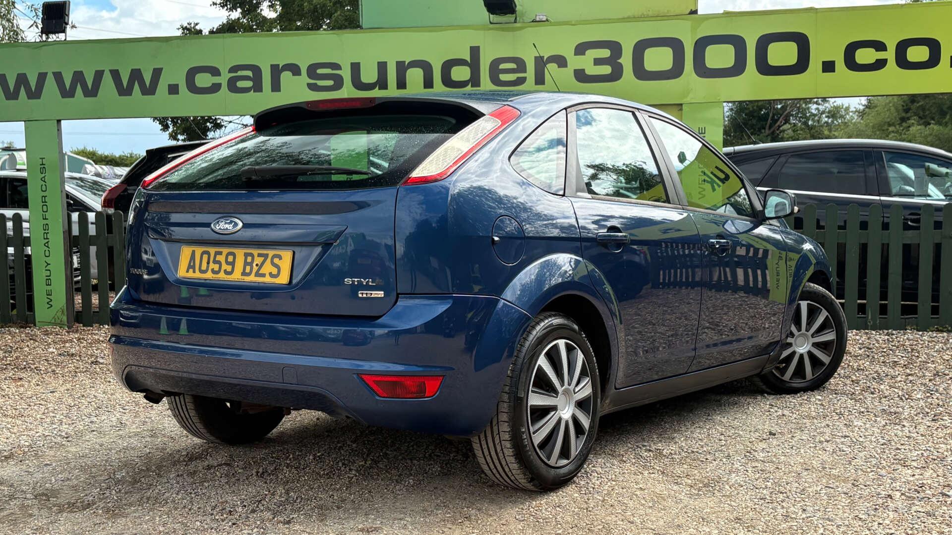 Ford Focus view 6