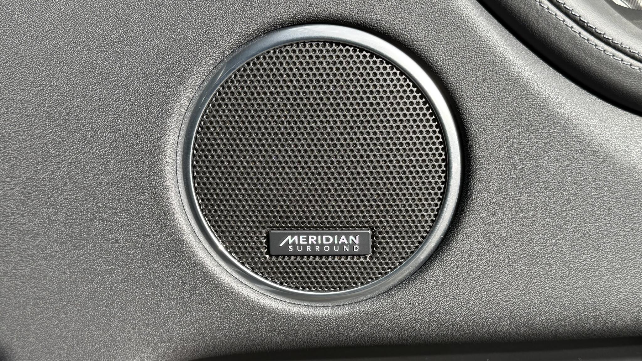 Land Rover Discovery Sport view 50