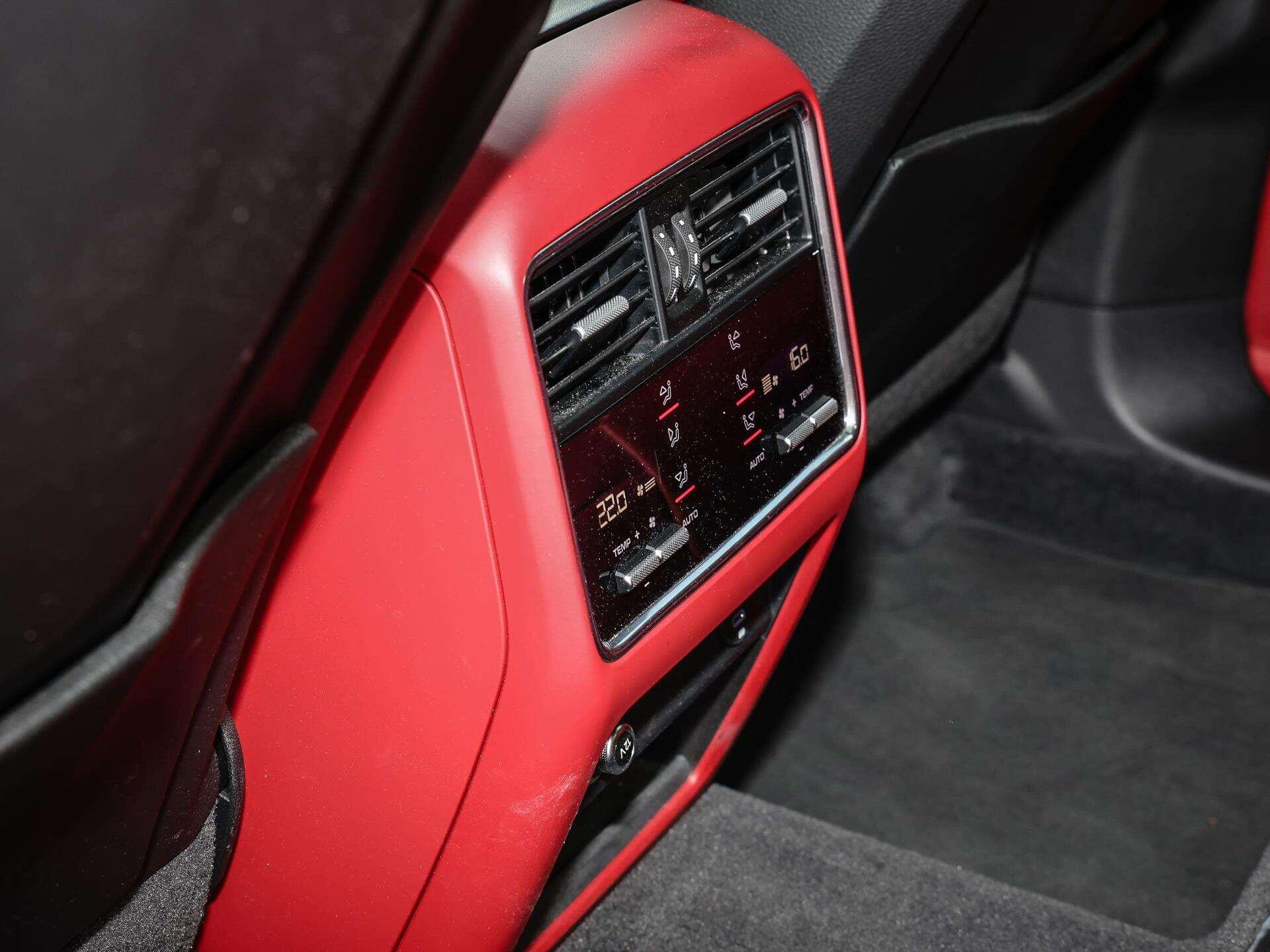Porsche Cayenne view 19