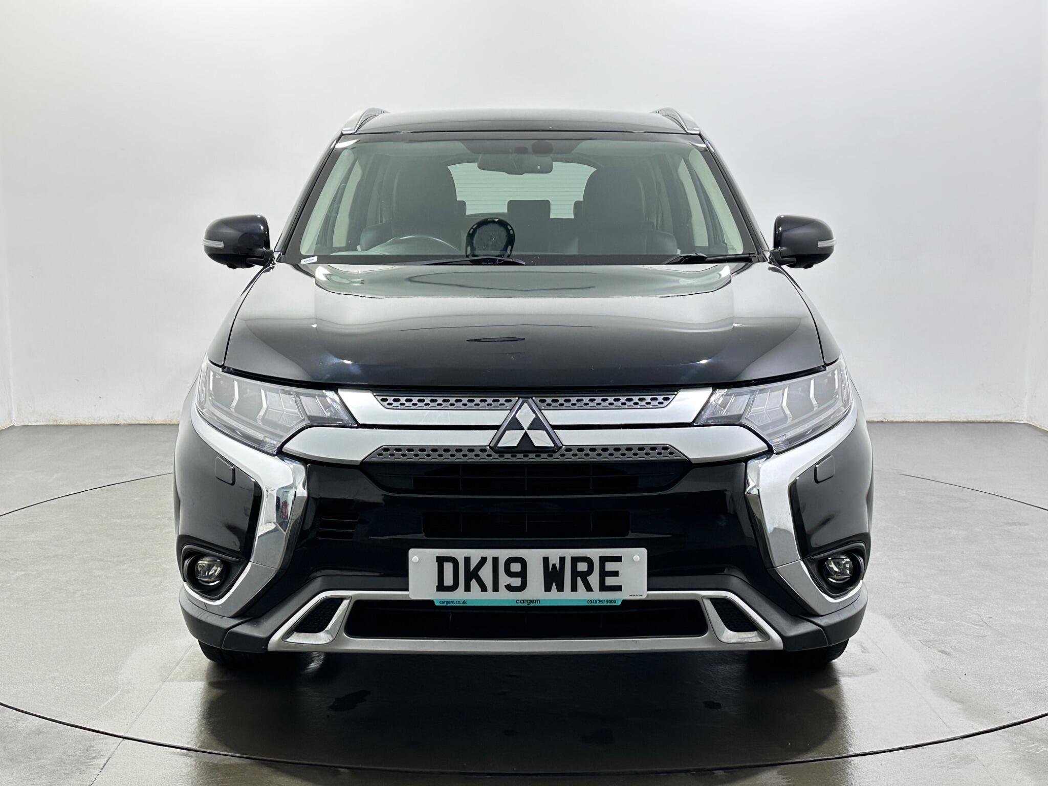 Mitsubishi Outlander view 3