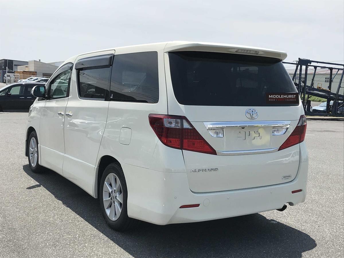 Toyota Alphard view 3