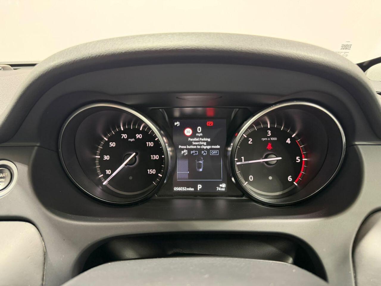 Land Rover Discovery Sport view 26