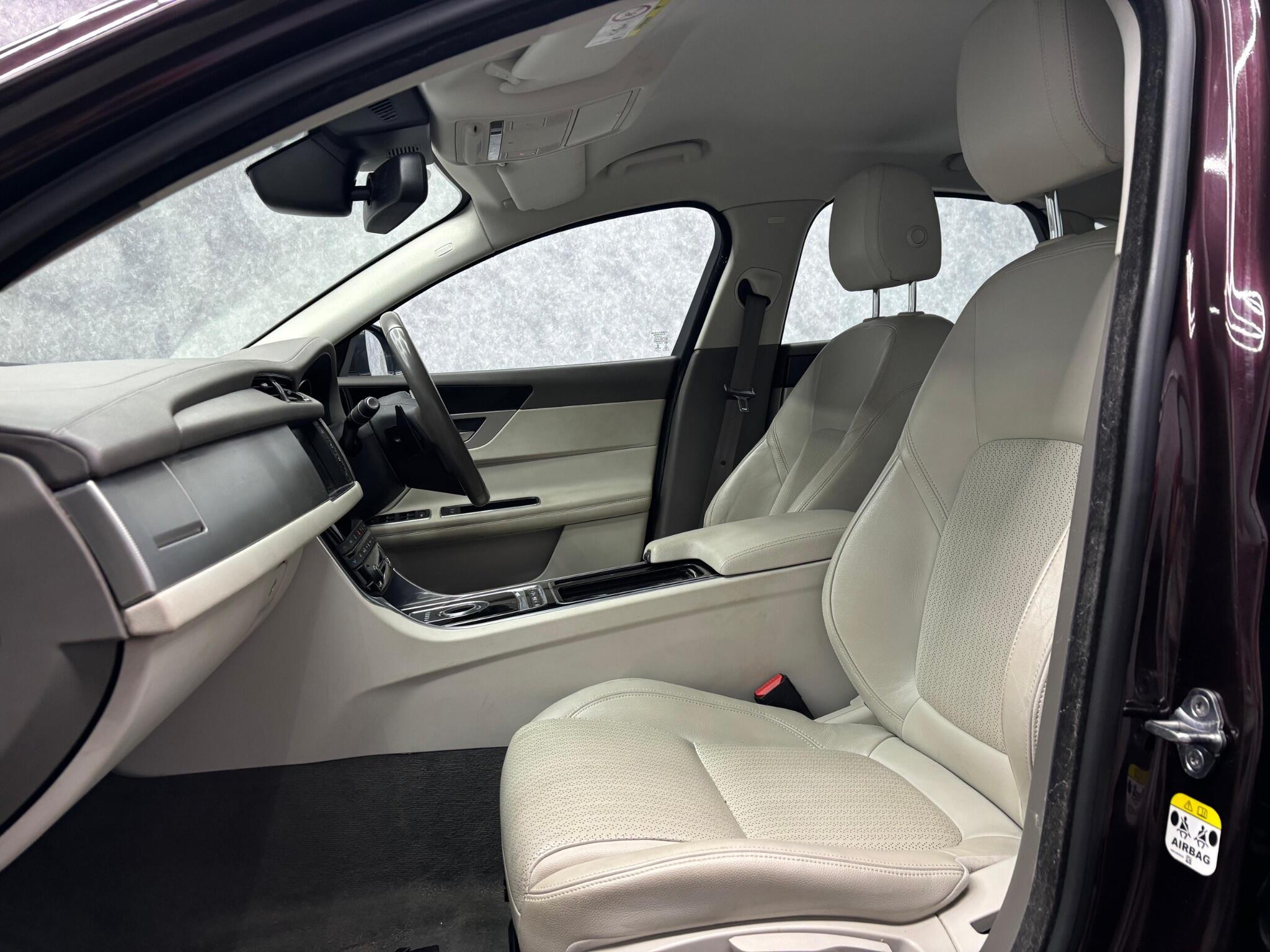 Jaguar XF view 4