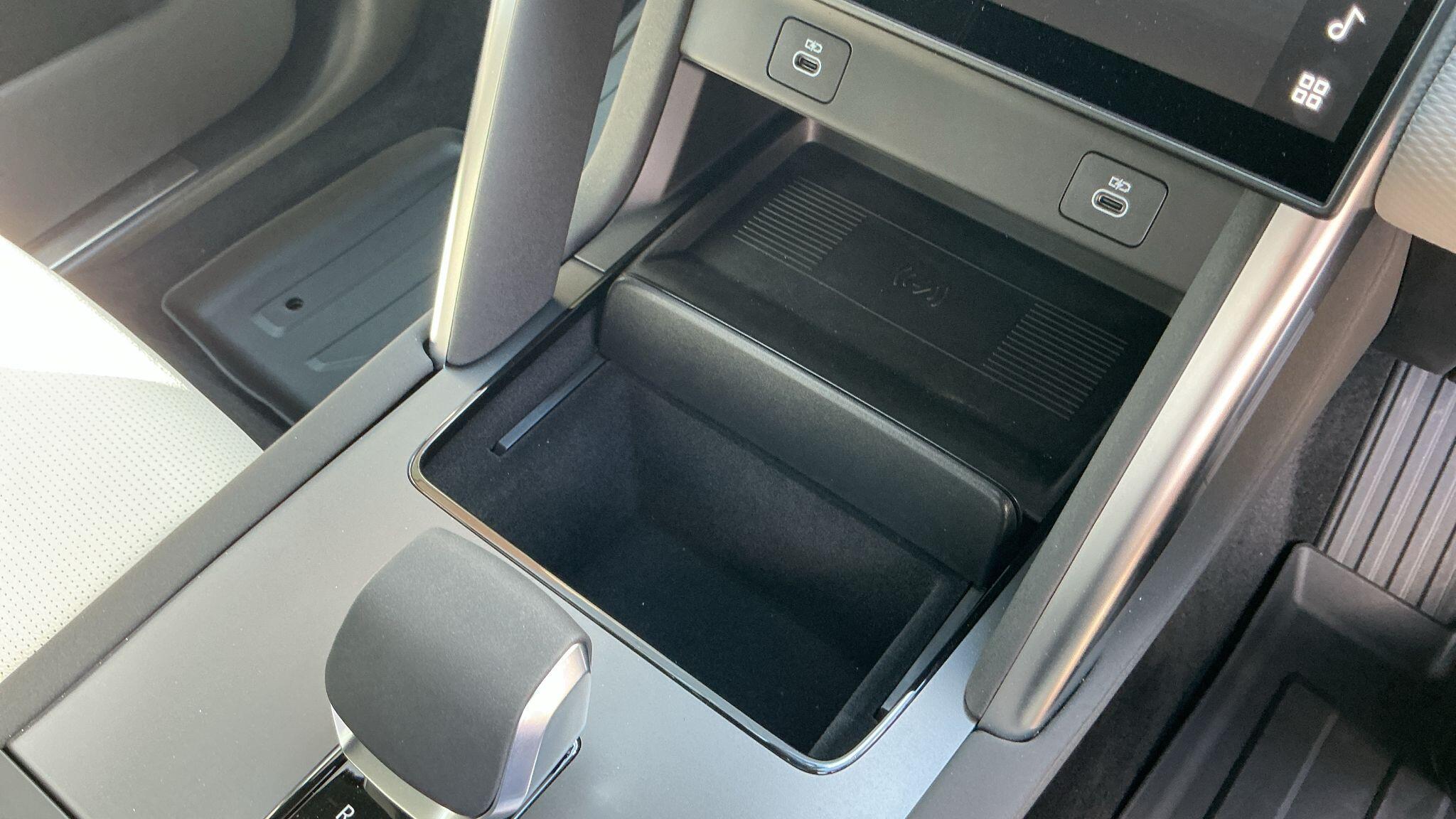 Land Rover Discovery Sport view 27