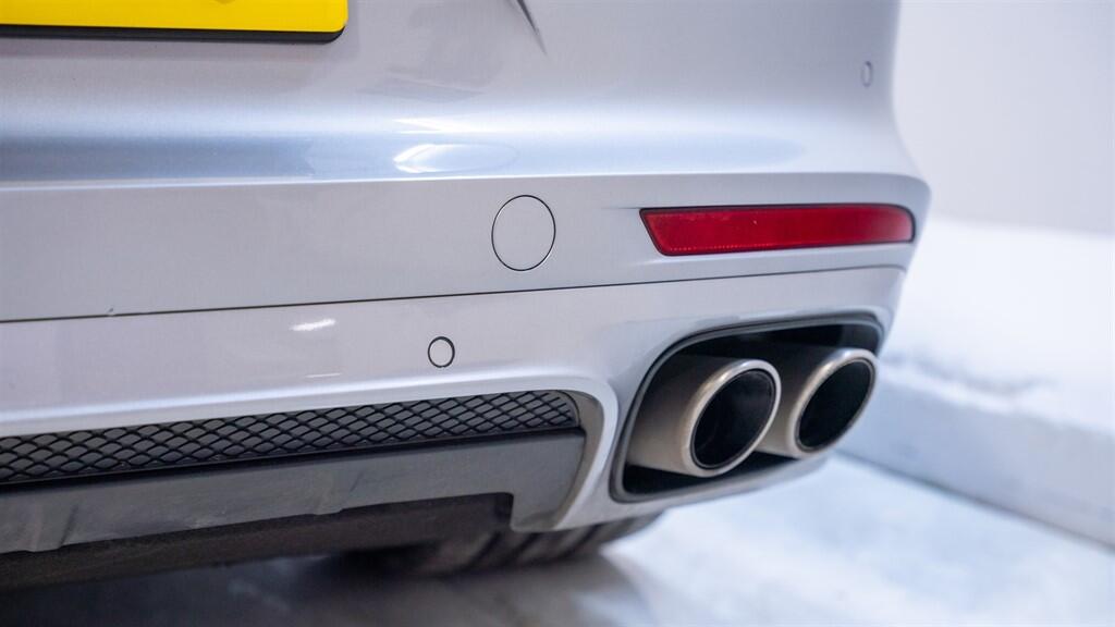 Porsche Panamera view 19