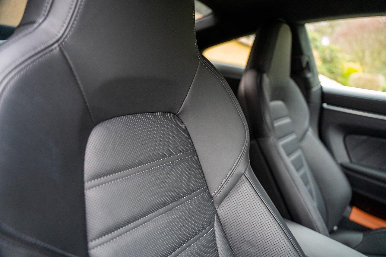 Porsche 911 view 52
